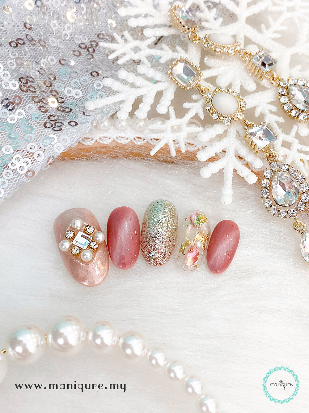 17+ Light Christmas Nails - Xmas Manicure - Maniqure Nail Salon