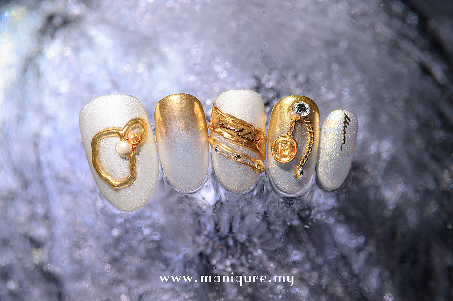 Gold Nails - Au79 Manicure